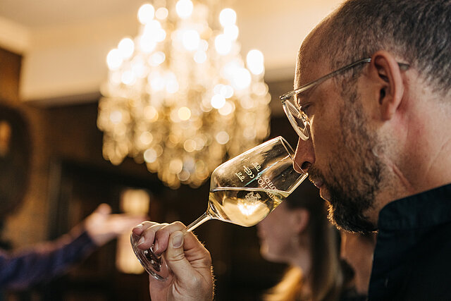 Schloss_Vollrads_Weinprobe_Glas