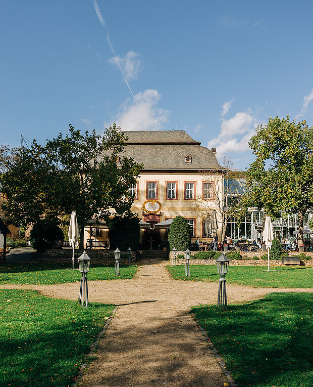 Schloss_Vollrads_Gutsrestaurant_Restaurant_draussen
